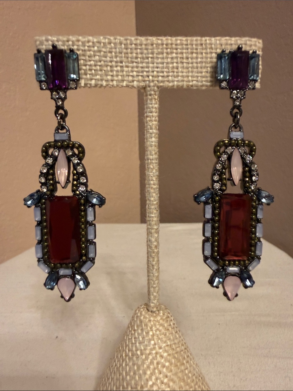 mark. Avon Baroque the Mold Earrings 2015 New and Beautiful ❤️❤️